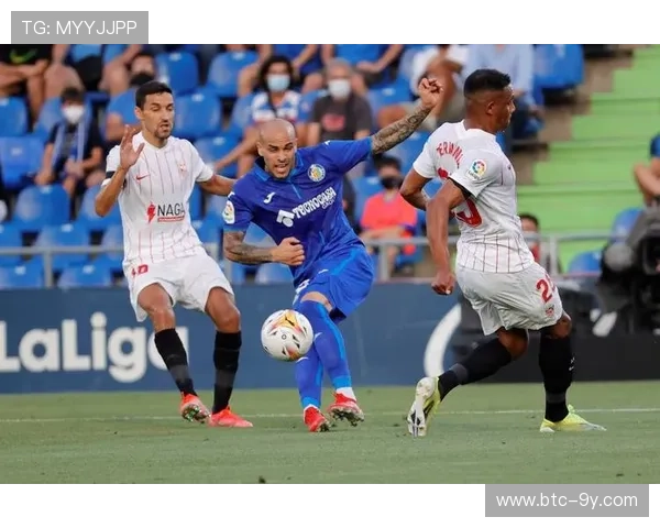 阿森纳创8战全胜纪录锁定头名，获淘汰赛阶段主场优势