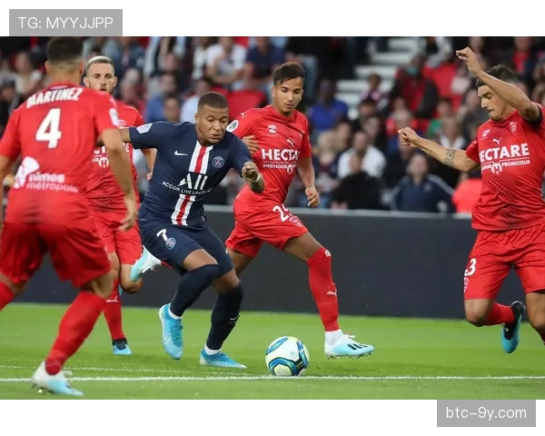 法甲战报:巴黎圣日耳曼4-0大胜,姆巴佩上演帽子戏法 法甲战报:巴黎圣日耳曼4-0大胜,姆巴佩上演帽子戏法